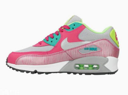 2022春夏流行穿什么中跟鞋？三種款式優(yōu)雅不累腳