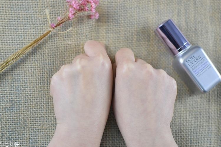 雅詩(shī)蘭黛線雕精華適合熟齡肌嗎？