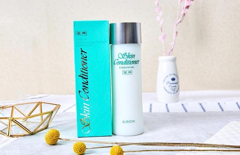 毛孔粗用什么化妝水好？盤點六款毛孔天敵