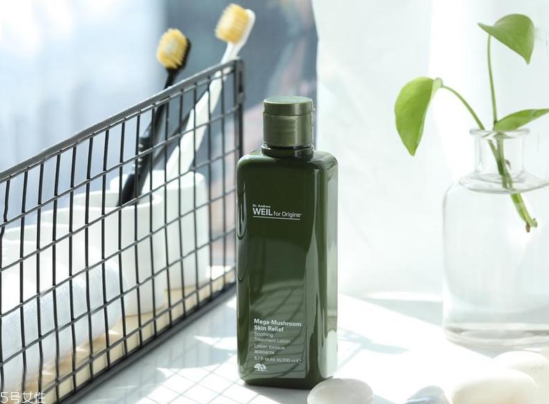 毛孔粗用什么化妝水好？盤點六款毛孔天敵