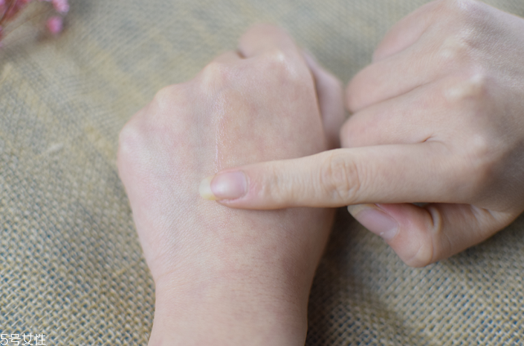 雅詩(shī)蘭黛線雕精華適合熟齡肌嗎？