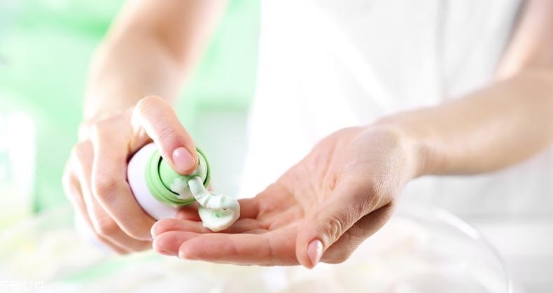 洗面奶洗后緊繃怎么回事？這6招讓你春季洗臉不拔干