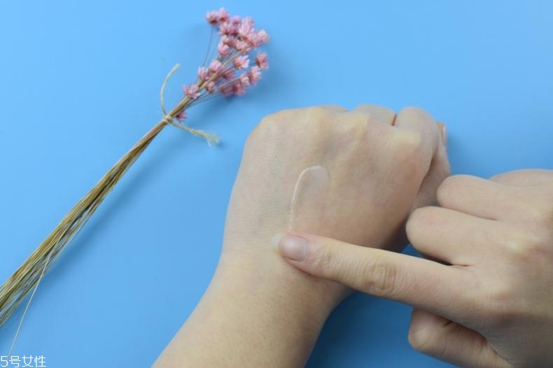 雅詩蘭黛線雕精華有用嗎？拯救表情紋