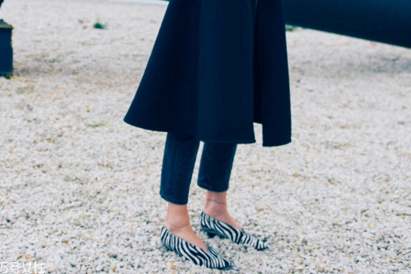 2022春夏流行穿什么中跟鞋？三種款式優(yōu)雅不累腳