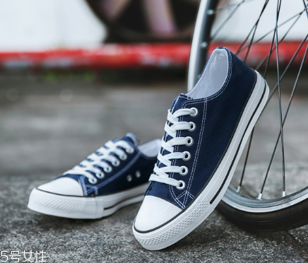 帆布鞋可以放烘干機嗎？帆布鞋最好自然風干