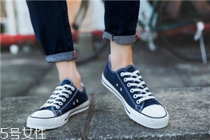 帆布鞋可以放烘干機(jī)嗎？帆布鞋最好自然風(fēng)干