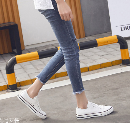 帆布鞋要穿襪子嗎？最好是穿襪子