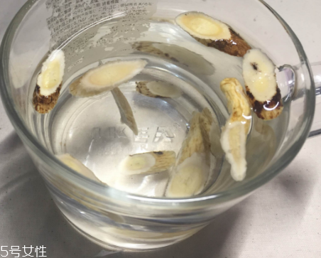 黃芪是甘草嗎？不是一種東西