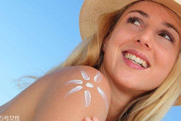 混合皮用什么防曬好？無油防曬霜有哪些？