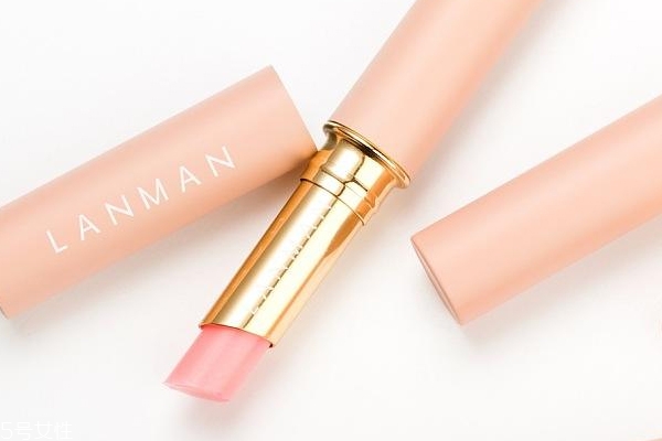 潤(rùn)唇膏能用來(lái)卸妝嗎？卸不干凈傷害皮膚