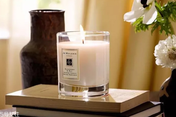 香薰蠟燭可以護(hù)膚嗎？燭油冷卻后能按摩肌膚