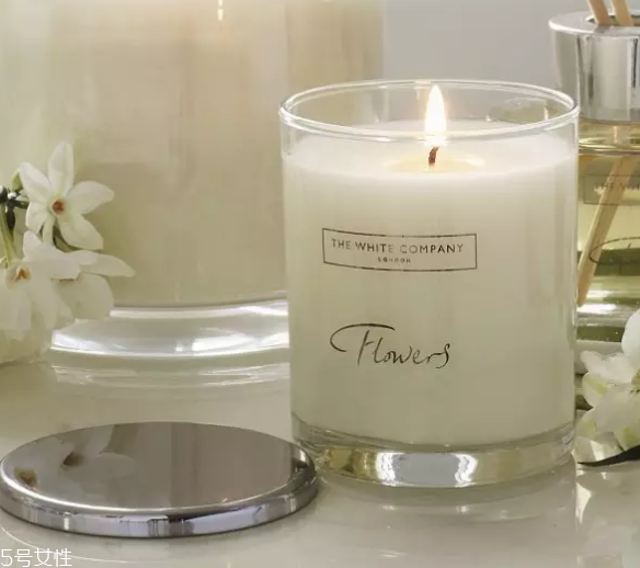 香薰蠟燭可以護膚嗎？燭油冷卻后能按摩肌膚