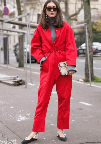 工裝連體褲怎么搭配？自帶摩登風采