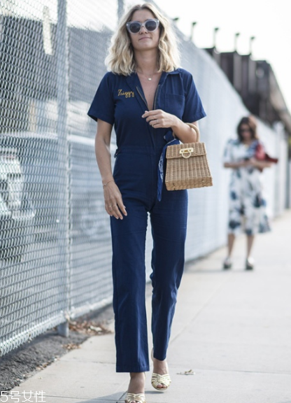 工裝連體褲怎么搭配？自帶摩登風采