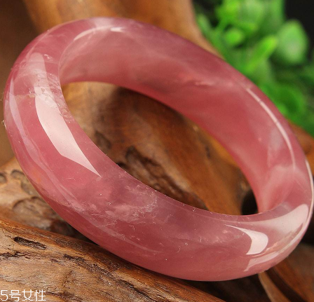 粉晶手鐲戴哪只手？左手才能發(fā)揮作用