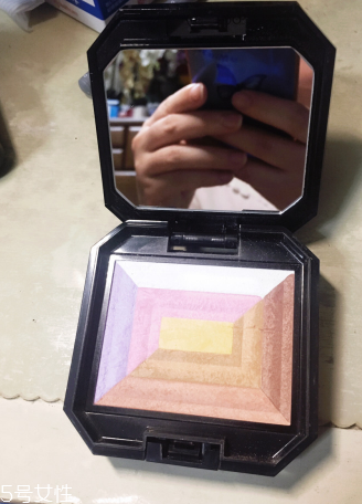 資生堂新七色蜜粉好用嗎？一盒多用高顏值代表