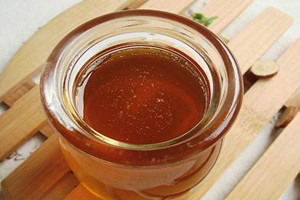 秋梨膏可以用開水沖嗎 用低于六十度的溫水沖服 秋梨膏可以用開水沖嗎 用低于六十度的溫水沖服