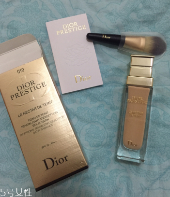 迪奧花蜜010粉底好用嗎？白得十分自然