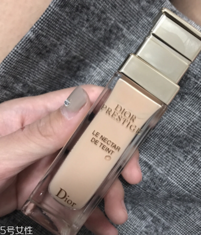 迪奧花蜜010粉底好用嗎？白得十分自然