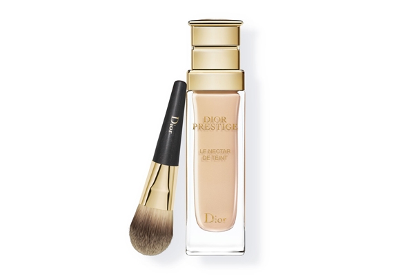 迪奧花蜜010粉底好用嗎？白得十分自然