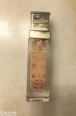 迪奧花蜜粉底液好用嗎？霧面美顏效果