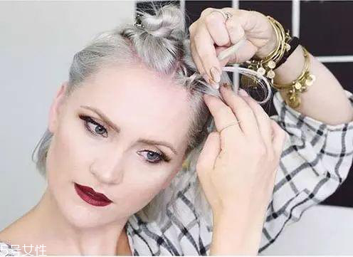 1分鐘扎頭發(fā)的方法 三種豐盈好看的懶人扎發(fā)發(fā)型 1分鐘扎頭發(fā)的方法 三種豐盈好看的懶人扎發(fā)發(fā)型