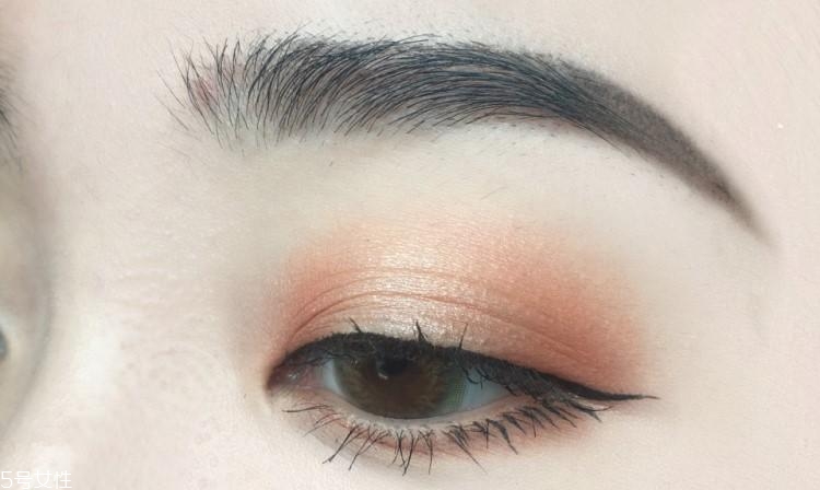 什么顏色的眼影顯白？這三種色號誰涂誰白