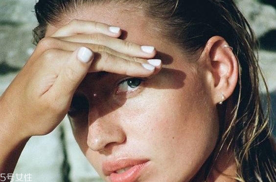 一張臉的防曬用量是多少？脖子上用多少防曬霜？