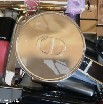 迪奧2018新品花蜜氣墊色號推薦 010適合黃一白 迪奧2018新品花蜜氣墊色號推薦 010適合黃一白