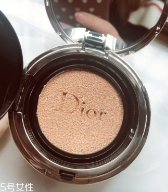 迪奧2018新品花蜜氣墊色號推薦 010適合黃一白 迪奧2018新品花蜜氣墊色號推薦 010適合黃一白