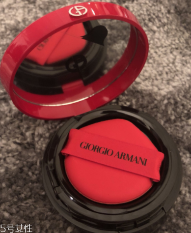 阿瑪尼和迪奧氣墊哪個好？迪奧花蜜氣墊vs阿瑪尼