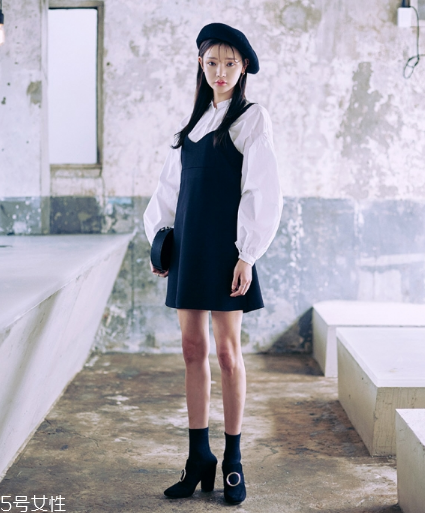 吊帶連衣裙怎么搭配？疊穿法給你帶來(lái)驚喜