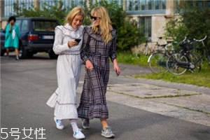 長袖連衣裙配什么鞋子？時髦又好看