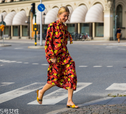 長袖連衣裙配什么鞋子？時髦又好看