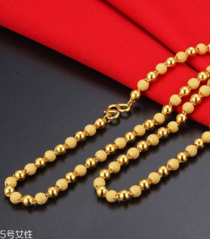 泡溫泉可以戴金項鏈嗎？泡溫泉最好別佩戴飾品