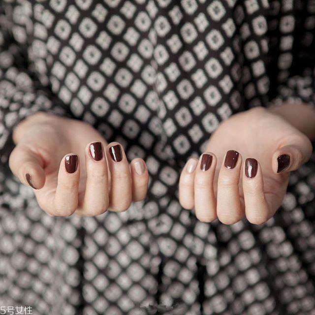 涂一次指甲油多久卸掉？最好是半個月卸掉