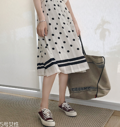 帆布鞋上的泥漬怎么去？巧妙去除泥漬