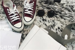 帆布鞋上的泥漬怎么去？巧妙去除泥漬