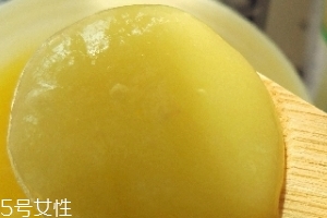 蜂王漿是什么味道？辣味跟酸味