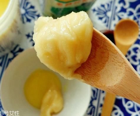 蜂王漿是什么味道？辣味跟酸味