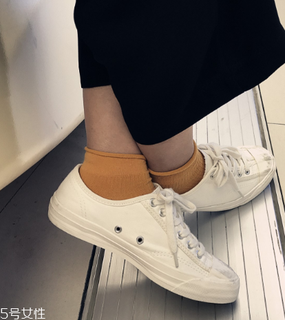 帆布鞋的白邊怎么刷才能白？白邊發(fā)黃這樣洗