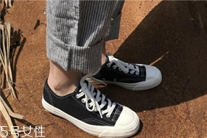 帆布鞋和板鞋有什么區(qū)別？帆布鞋板鞋大對(duì)比