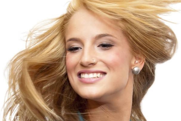 護發(fā)素能卸妝嗎？最好不要長期使用