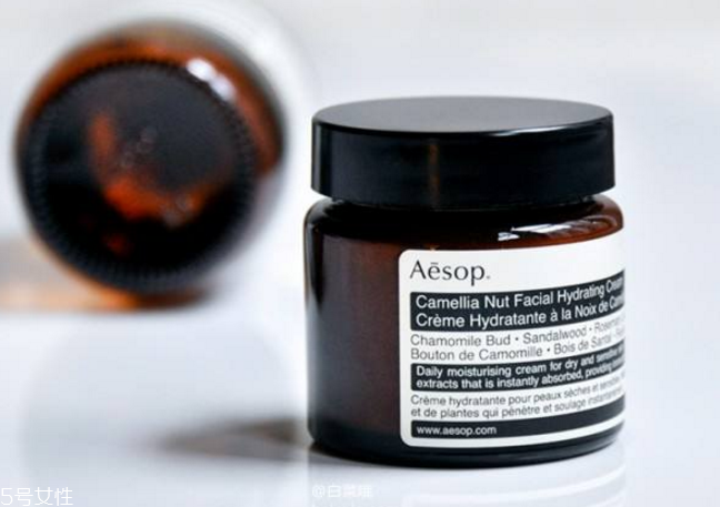 夏天油性皮膚用什么護(hù)膚品不油膩 油皮護(hù)膚品推薦 夏天油性皮膚用什么護(hù)膚品不油膩 油皮護(hù)膚品推薦