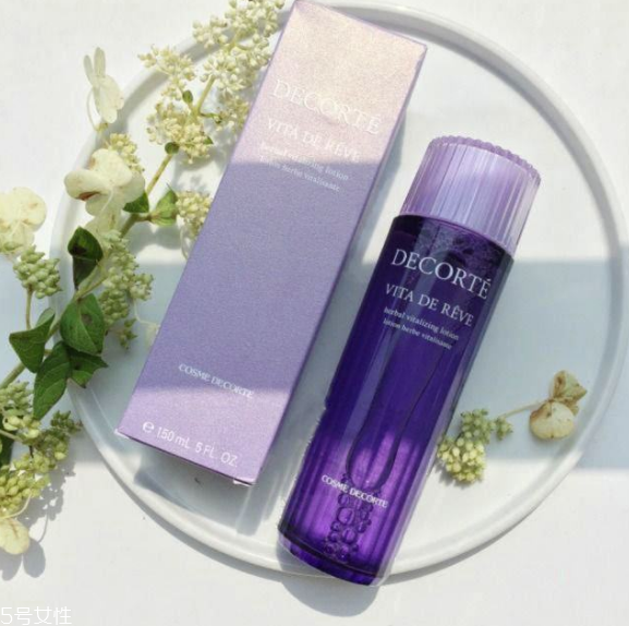 夏天油性皮膚用什么護(hù)膚品不油膩 油皮護(hù)膚品推薦 夏天油性皮膚用什么護(hù)膚品不油膩 油皮護(hù)膚品推薦