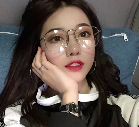 2022年流行什么樣的眼鏡？瞬間改變你的氣質(zhì)