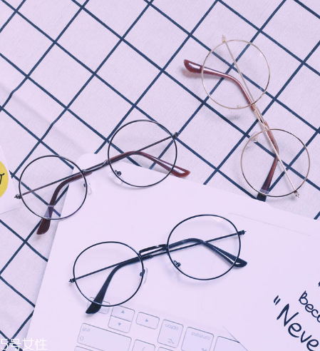 2022年流行什么樣的眼鏡？瞬間改變你的氣質(zhì)