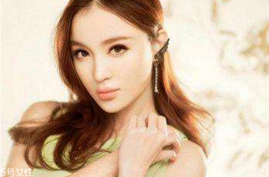 干性皮膚晚上怎么保養(yǎng) 補水保濕是關鍵 干性皮膚晚上怎么保養(yǎng) 補水保濕是關鍵