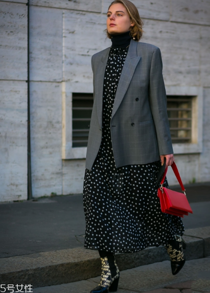 西裝配什么裙子好看？讓你美到挪不開眼