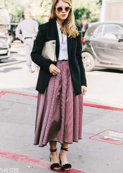 西裝配什么裙子好看？讓你美到挪不開眼